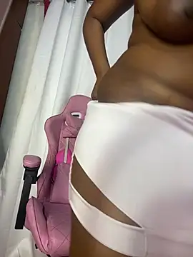 Chat +18 de MonicaSex_ ao vivo