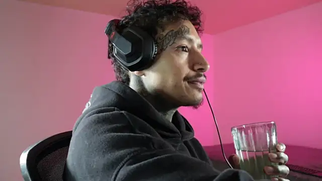 trieone – webcam-show