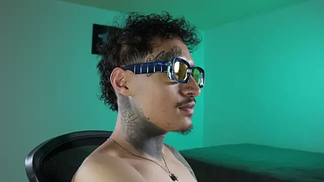 trieone Webcam show