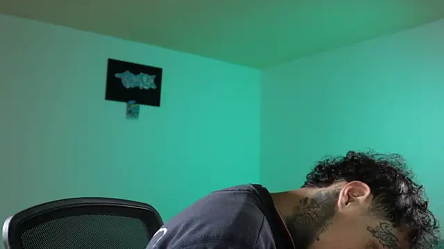trieone Webcamshow