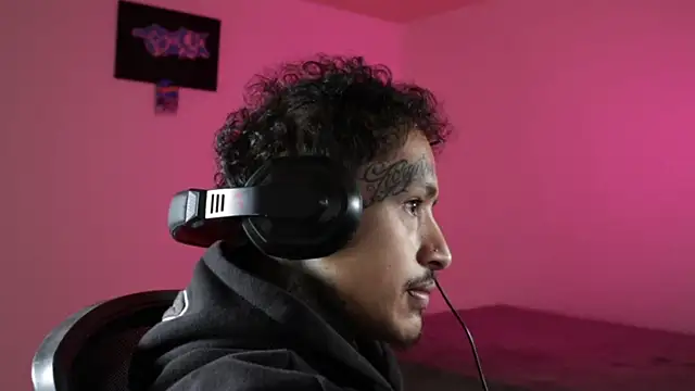 trieone Webcam show
