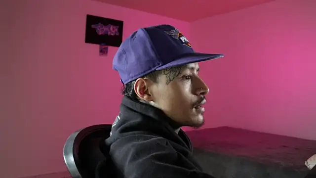 trieone Webcam show