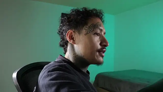 trieone's Webcam Show