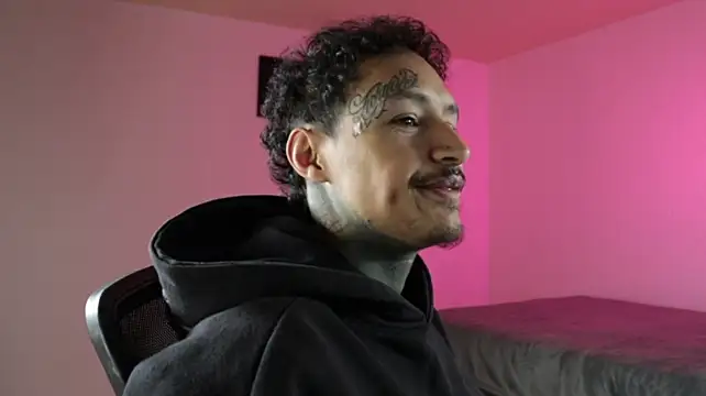 trieone Webcam Show