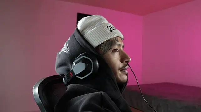 trieone's Webcam Show