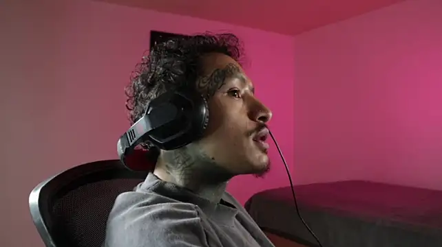 הופעת וובקאם של trieone