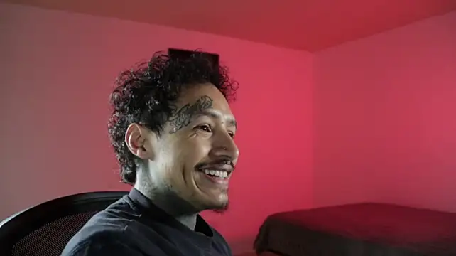 trieone Webcam show