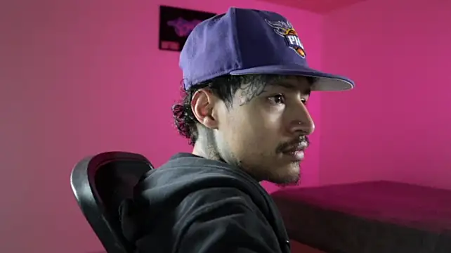 trieone's Webcam Show