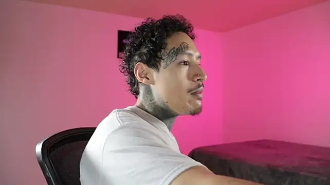 trieone Webcam Show