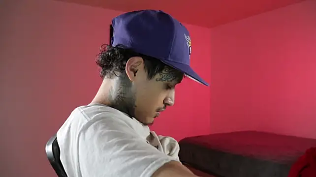 trieone Webcam-Show