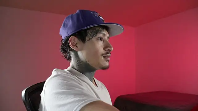 trieone's Webcam Show