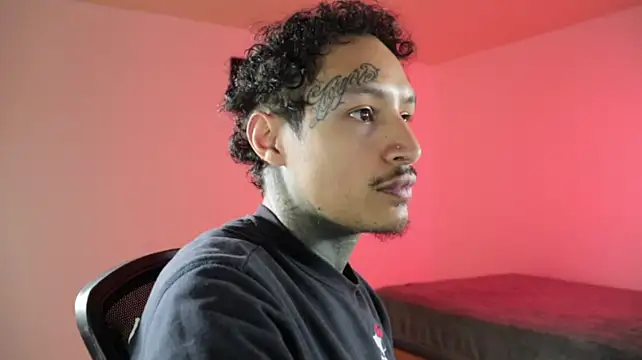 trieone webcam show