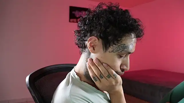 trieone's Webcam Show