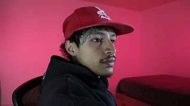 trieone 网络视讯表演