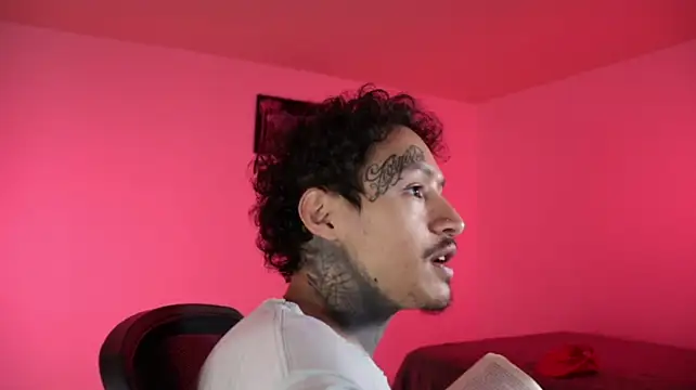 trieone Webcam-Show
