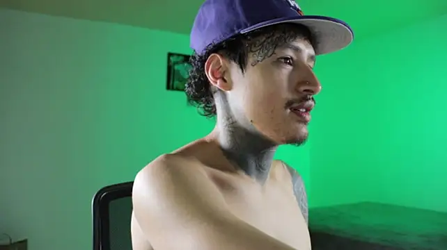 trieone Webcam Show