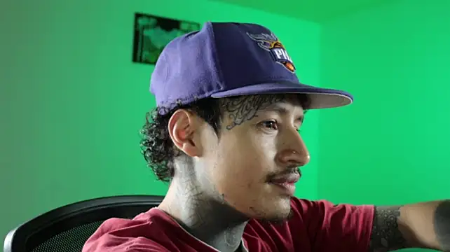 trieone Webcamshow
