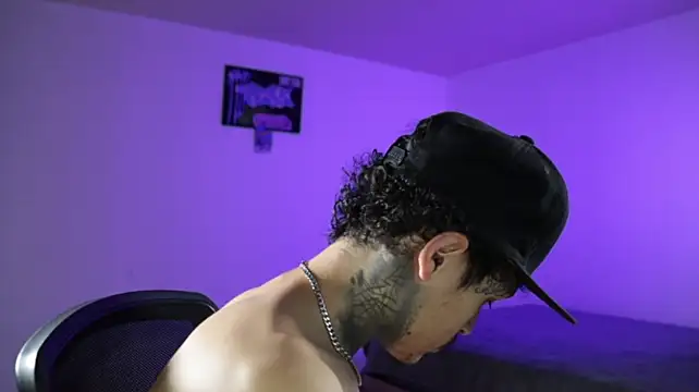 trieone Webcam show