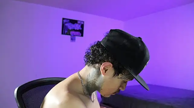 trieone webcam show