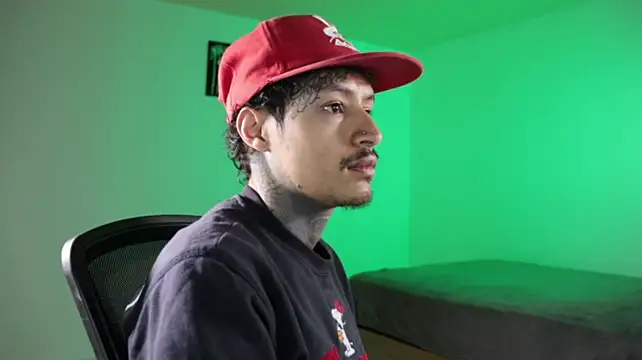 trieone 在線直播表演