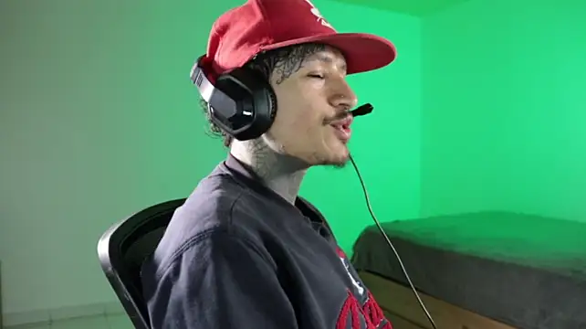 trieone 在線直播表演