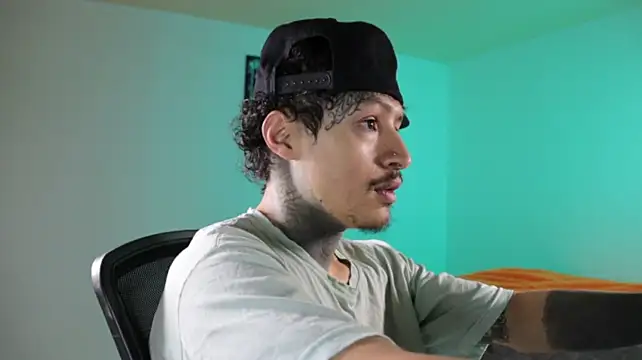 trieone Webcam show