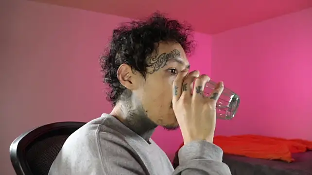 trieone's Webcam Show