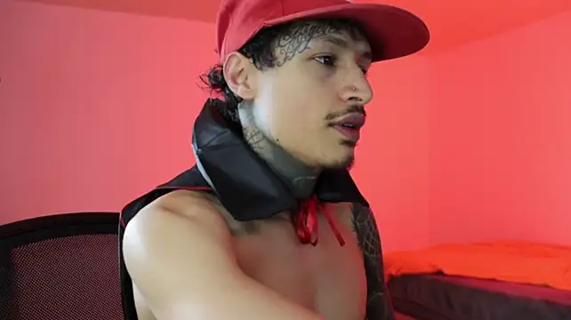 trieone Webcamshow