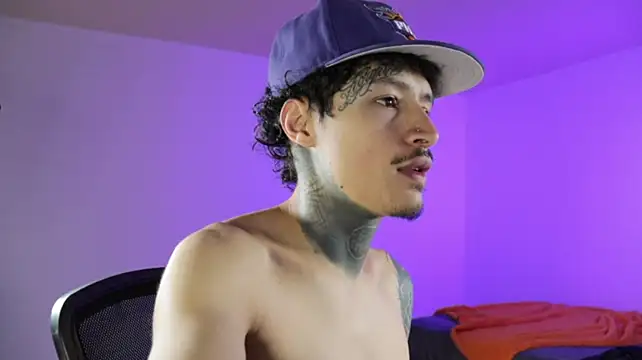 trieone Webcamshow