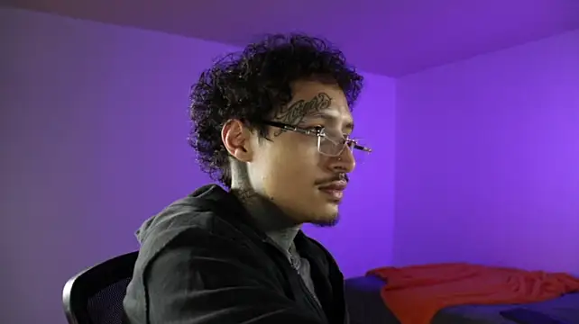 trieone 在線直播表演
