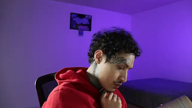 trieone Webcamshow