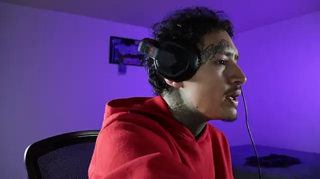 trieone Webcamshow