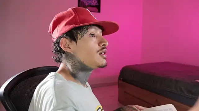 Вебкам-шоу trieone