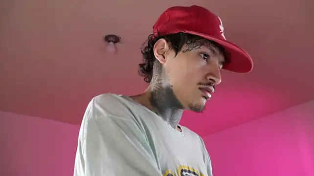 trieone 在線直播表演