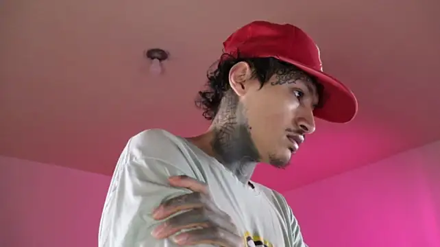 trieone Webcam show