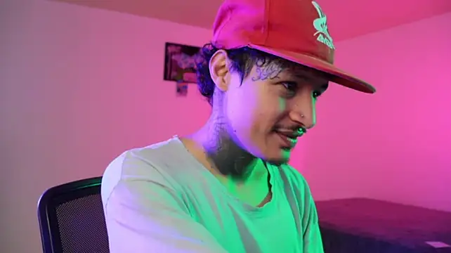 trieone's Webcam Show