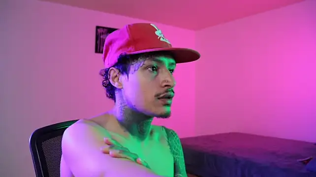 trieone webcam show