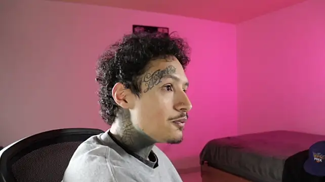 trieone's Webcam Show