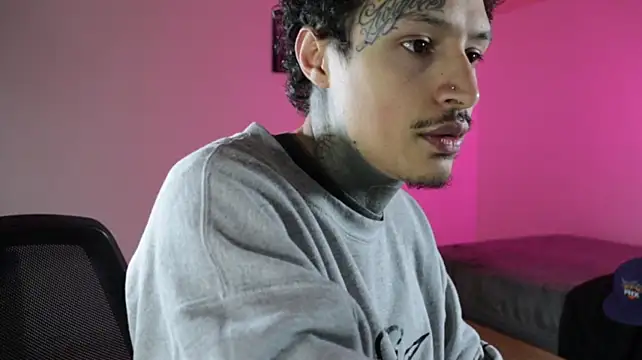 trieone Webcam show