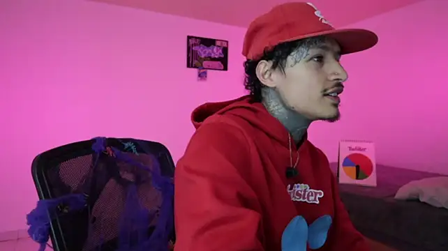 trieone webkamerás műsora