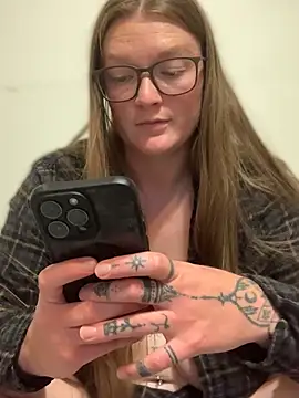 PussiesnCream_ Show in webcam