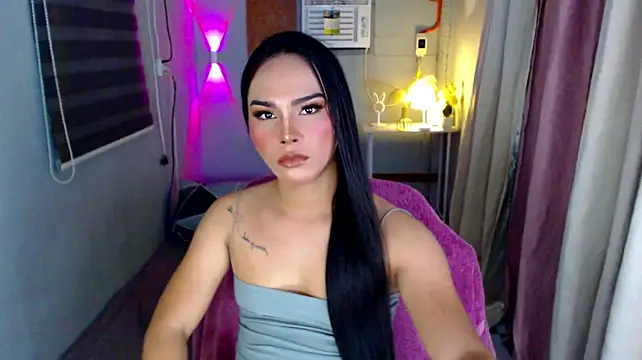 Emilda_Slut Pertunjukan Webcam