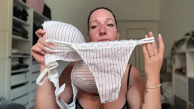 Viola_Beck live XXX chat