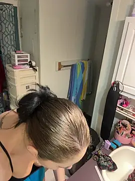 lolabunny9 Show in webcam