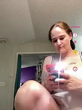 lolabunny9 Show in webcam