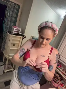 הופעת וובקאם של lolabunny9