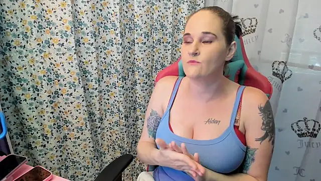 lolabunny9's Webcam Show
