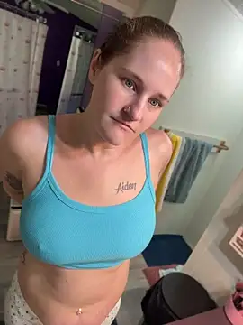 הופעת וובקאם של lolabunny9