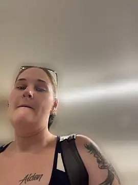 lolabunny9 Show in webcam