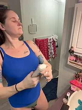 lolabunny9 Show in webcam
